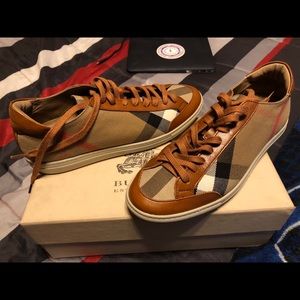 Burberry women’s shoe size 8 gentle used.